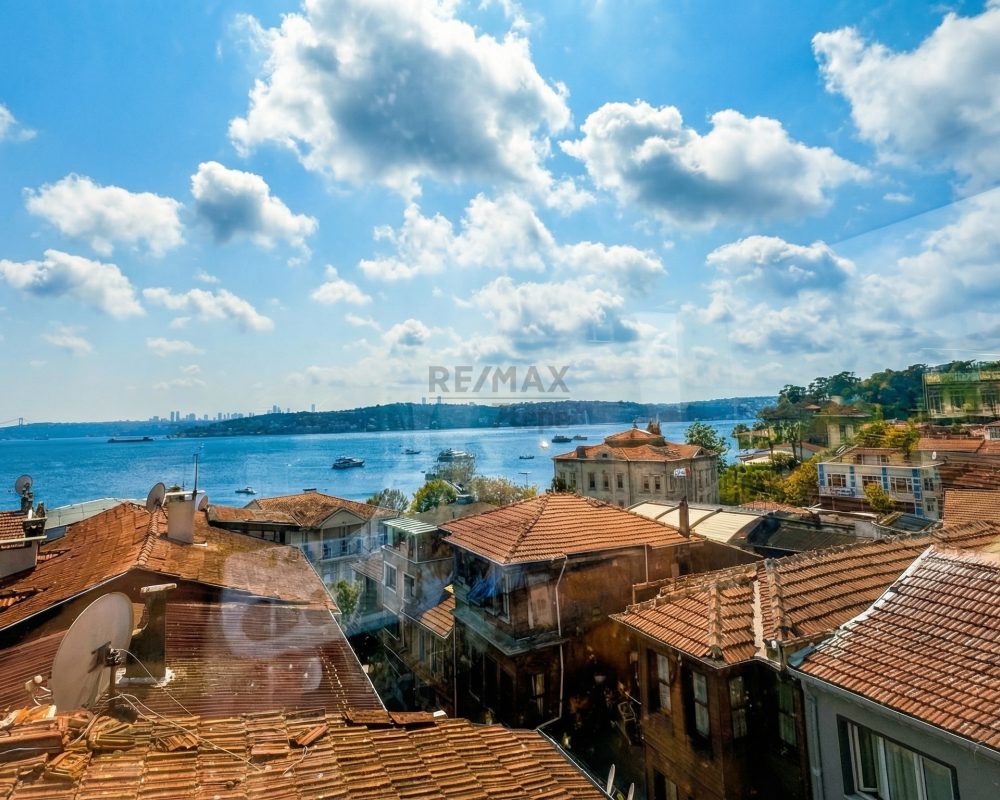 REMAX 7TEPE'DEN BEYKOZ'DA BOĞAZ MANZARASI HAKİMİYETLİ 3+1 DAİRE