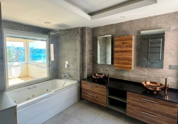 REMAX 7TEPE'DEN BEYKOZ'DA BOĞAZ MANZARASI HAKİMİYETLİ 3+1 DAİRE küçük görsel