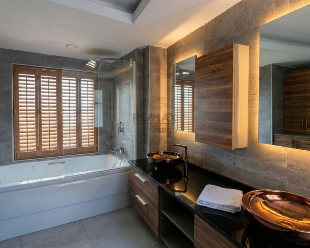 REMAX 7TEPE'DEN BEYKOZ'DA BOĞAZ MANZARASI HAKİMİYETLİ 3+1 DAİRE