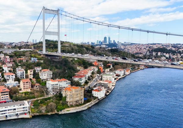 RUMELİ HİSARINDA ASANSÖRLÜ KAPALI GARAJLI YOL YALI DAİRESİ küçük görsel
