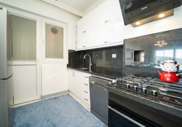 RUMELİ HİSARINDA ASANSÖRLÜ KAPALI GARAJLI YOL YALI DAİRESİ küçük görsel