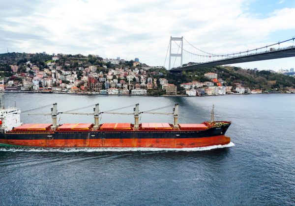 RUMELİ HİSARINDA ASANSÖRLÜ KAPALI GARAJLI YOL YALI DAİRESİ küçük görsel