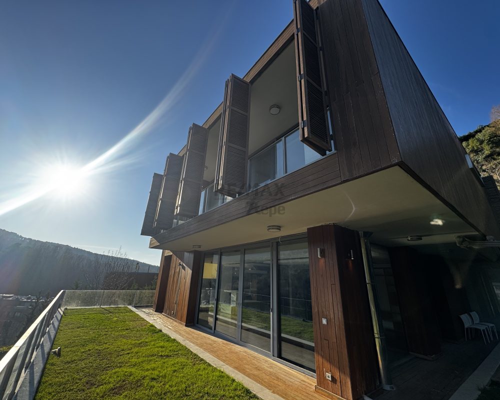 Çubuklu Vadi Farkı ! Önü Açık Boş B Tipi Satılık Villa Acarkent