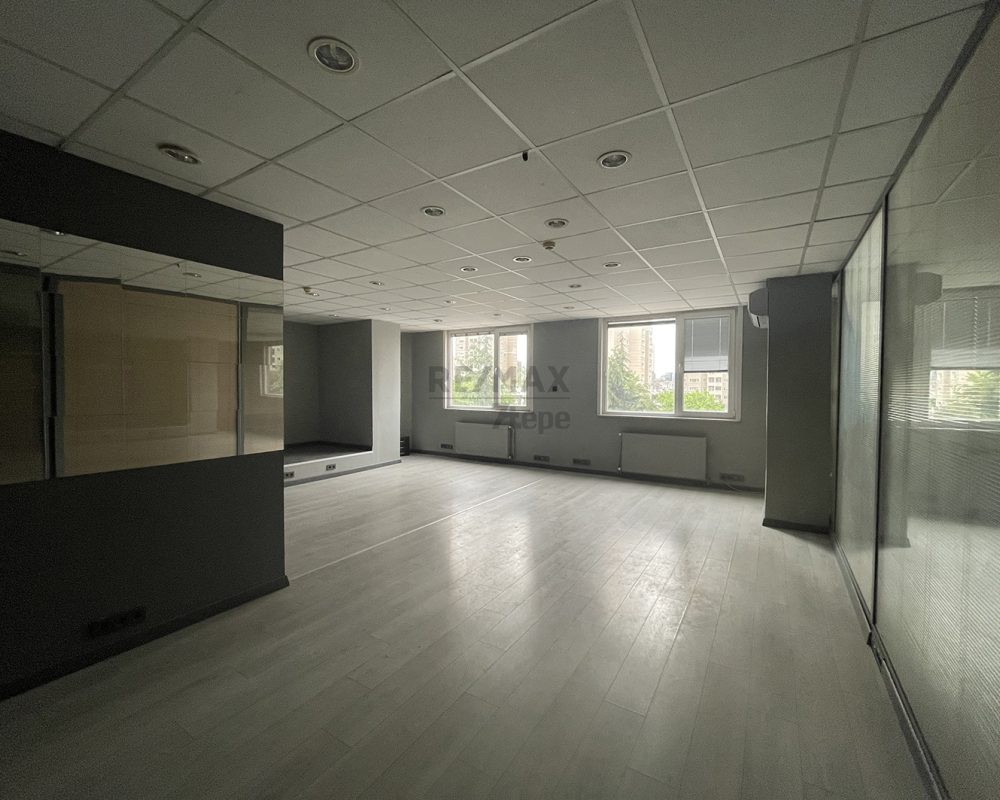 ATAŞEHİR ANA CADDE ÜZERİNDE TABELA DEĞERİ YÜKSEK KİRALIK OFİS