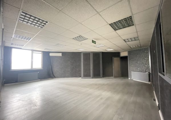 ATAŞEHİR ANA CADDE ÜZERİNDE TABELA DEĞERİ YÜKSEK KİRALIK OFİS küçük görsel