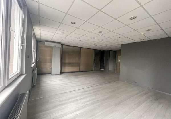 ATAŞEHİR ANA CADDE ÜZERİNDE TABELA DEĞERİ YÜKSEK KİRALIK OFİS küçük görsel