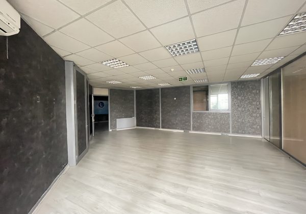ATAŞEHİR ANA CADDE ÜZERİNDE TABELA DEĞERİ YÜKSEK KİRALIK OFİS küçük görsel