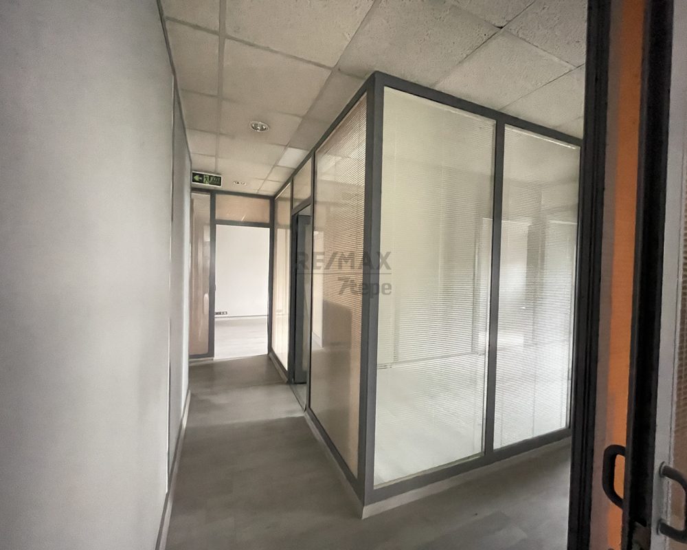 ATAŞEHİR ANA CADDE ÜZERİNDE TABELA DEĞERİ YÜKSEK KİRALIK OFİS