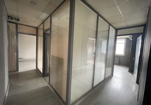 ATAŞEHİR ANA CADDE ÜZERİNDE TABELA DEĞERİ YÜKSEK KİRALIK OFİS küçük görsel