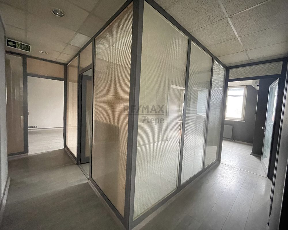 ATAŞEHİR ANA CADDE ÜZERİNDE TABELA DEĞERİ YÜKSEK KİRALIK OFİS