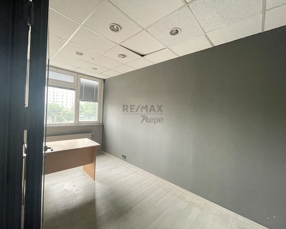 ATAŞEHİR ANA CADDE ÜZERİNDE TABELA DEĞERİ YÜKSEK KİRALIK OFİS