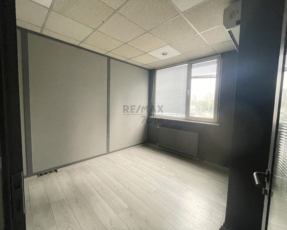 ATAŞEHİR ANA CADDE ÜZERİNDE TABELA DEĞERİ YÜKSEK KİRALIK OFİS