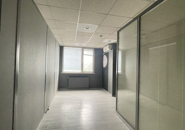 ATAŞEHİR ANA CADDE ÜZERİNDE TABELA DEĞERİ YÜKSEK KİRALIK OFİS küçük görsel