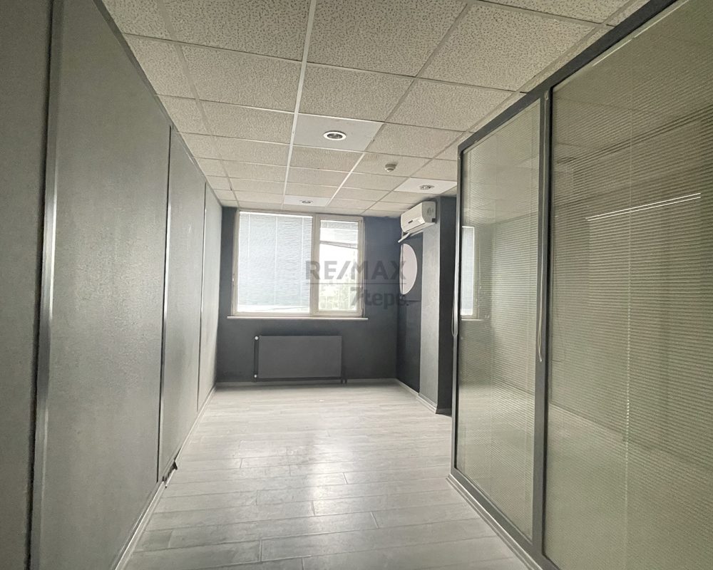 ATAŞEHİR ANA CADDE ÜZERİNDE TABELA DEĞERİ YÜKSEK KİRALIK OFİS