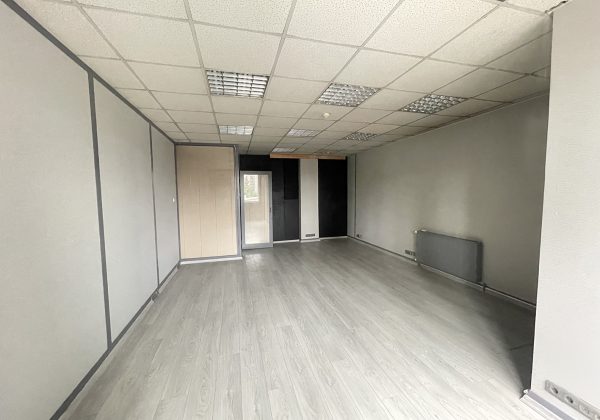 ATAŞEHİR ANA CADDE ÜZERİNDE TABELA DEĞERİ YÜKSEK KİRALIK OFİS küçük görsel