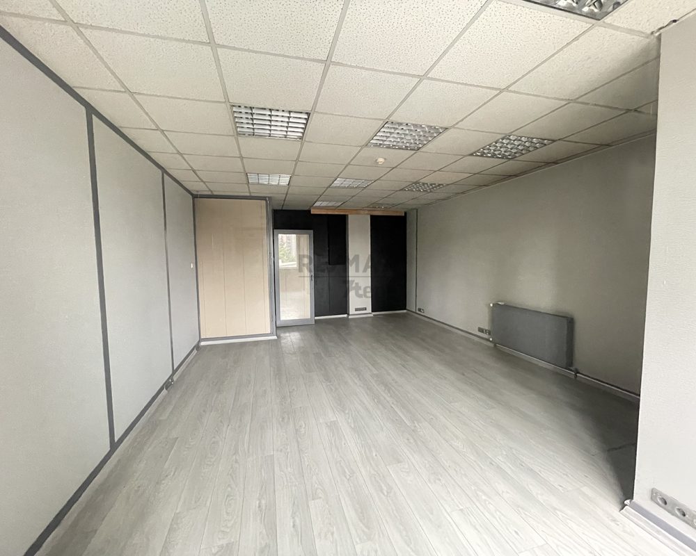 ATAŞEHİR ANA CADDE ÜZERİNDE TABELA DEĞERİ YÜKSEK KİRALIK OFİS