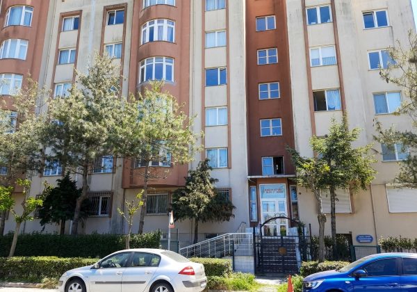 BAHÇEŞEHİR 2. KISIMDA ÇİFT CEPHE MANZARALI GENİŞ 3+1 SATILIK