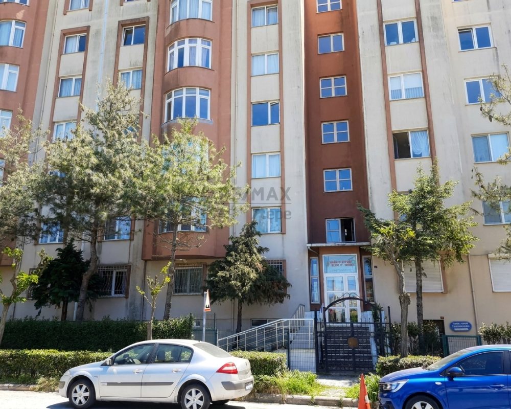 BAHÇEŞEHİR 2. KISIMDA ÇİFT CEPHE MANZARALI GENİŞ 3+1 SATILIK