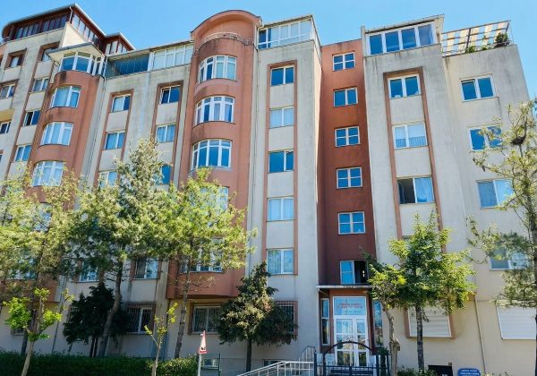 BAHÇEŞEHİR 2. KISIMDA ÇİFT CEPHE MANZARALI GENİŞ 3+1 SATILIK küçük görsel