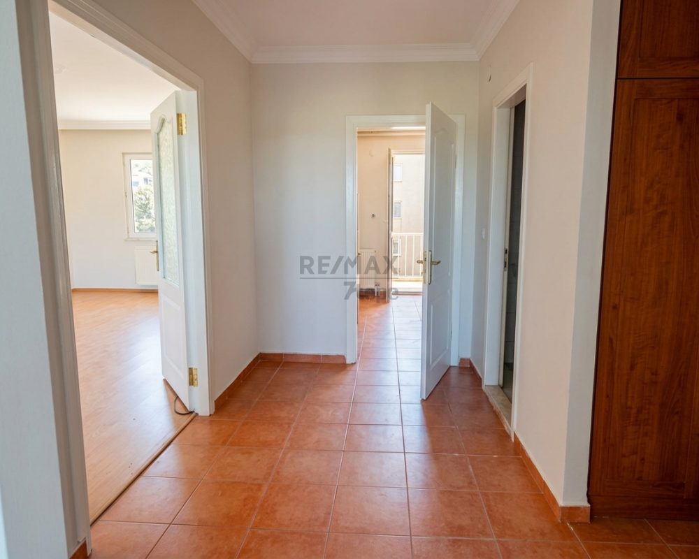 BAHÇEŞEHİR 2. KISIMDA ÇİFT CEPHE MANZARALI GENİŞ 3+1 SATILIK