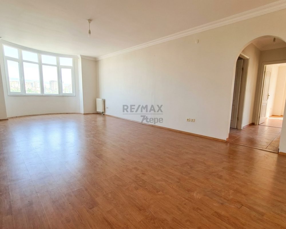BAHÇEŞEHİR 2. KISIMDA ÇİFT CEPHE MANZARALI GENİŞ 3+1 SATILIK