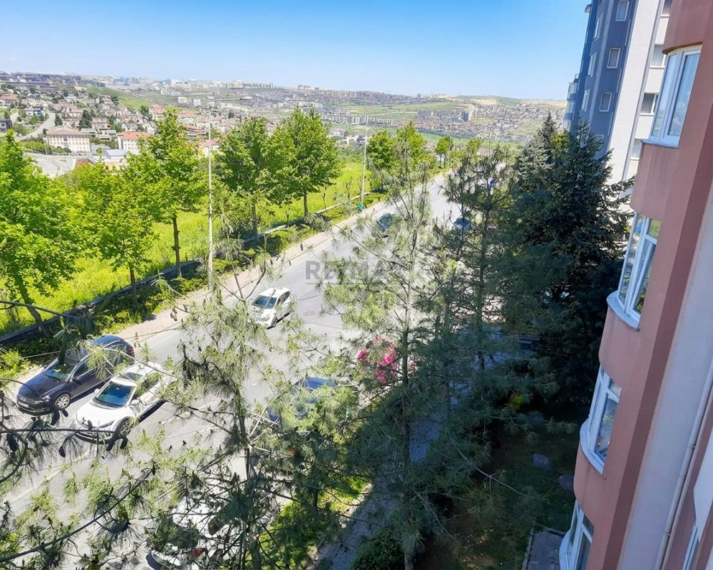 BAHÇEŞEHİR 2. KISIMDA ÇİFT CEPHE MANZARALI GENİŞ 3+1 SATILIK