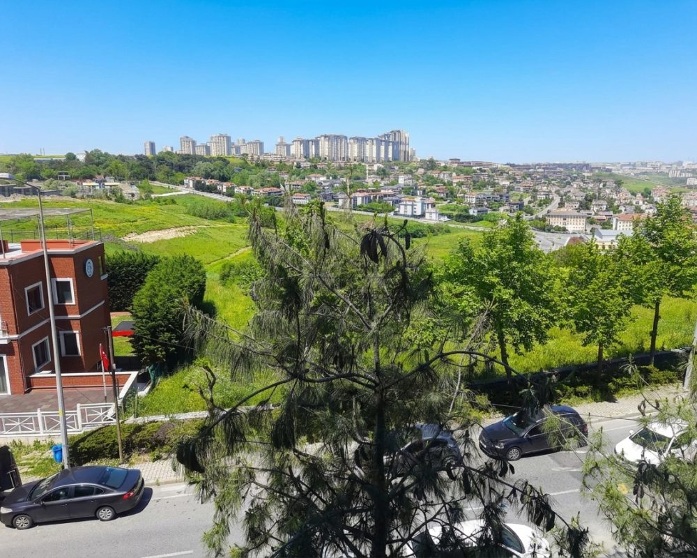 BAHÇEŞEHİR 2. KISIMDA ÇİFT CEPHE MANZARALI GENİŞ 3+1 SATILIK