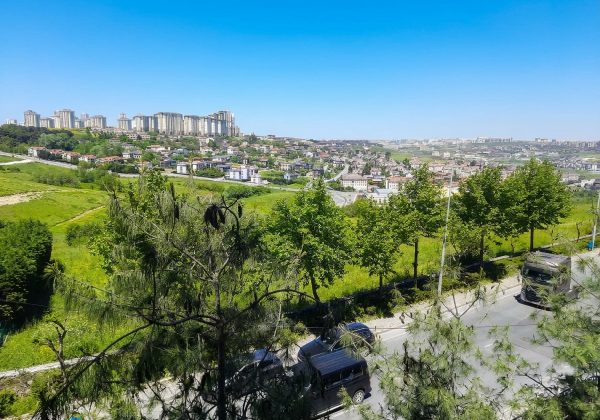 BAHÇEŞEHİR 2. KISIMDA ÇİFT CEPHE MANZARALI GENİŞ 3+1 SATILIK küçük görsel