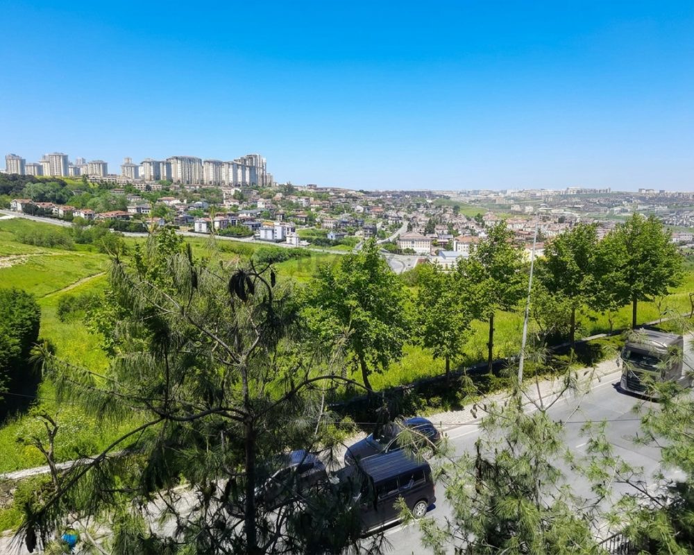 BAHÇEŞEHİR 2. KISIMDA ÇİFT CEPHE MANZARALI GENİŞ 3+1 SATILIK
