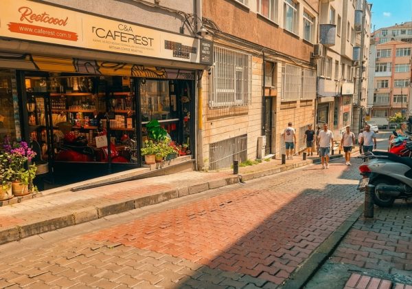 MECİDİYEKÖY MEYDANINA ÇOK YAKIN, GENÇ BİNADA 3+1 SATILIK DAİRE.