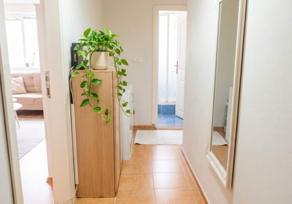 MECİDİYEKÖY MEYDANINA ÇOK YAKIN, GENÇ BİNADA 3+1 SATILIK DAİRE. küçük görsel