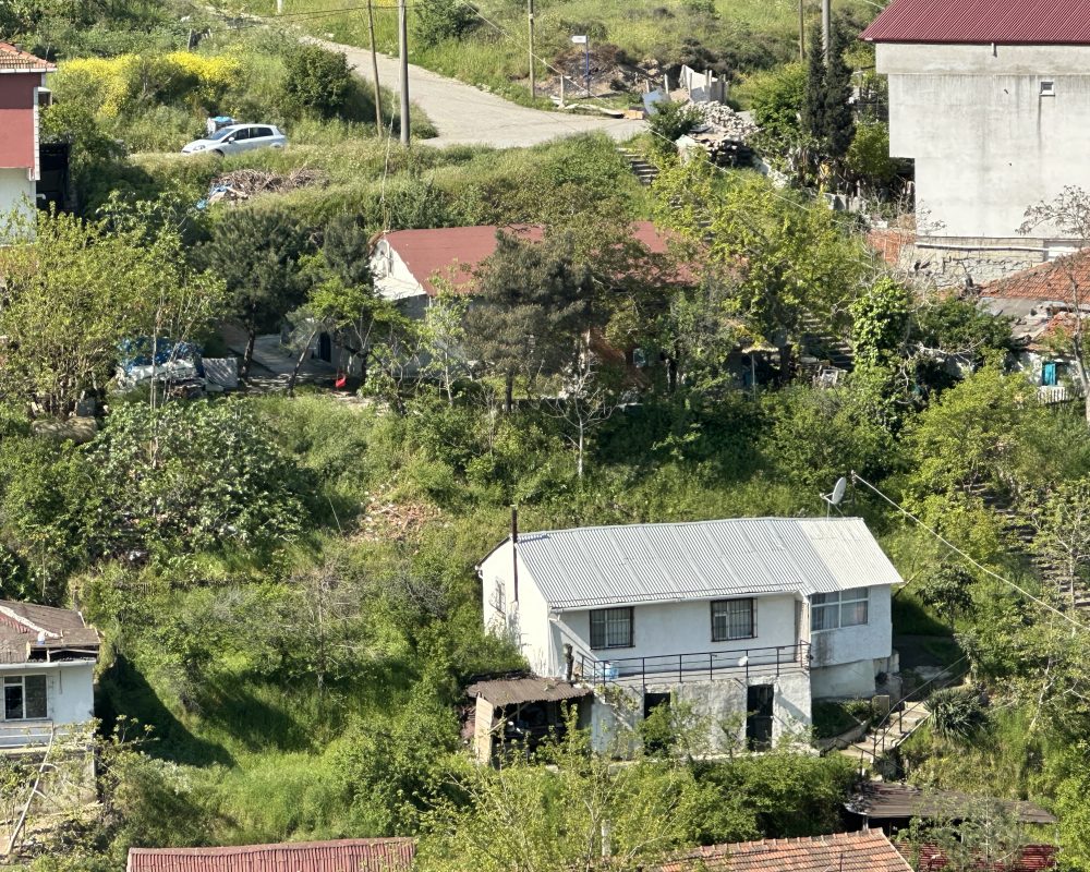ÇAYIROVA EMEK MAHLLESİNDE YATIRIMLIK ARSA