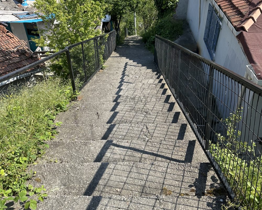 ÇAYIROVA EMEK MAHLLESİNDE YATIRIMLIK ARSA