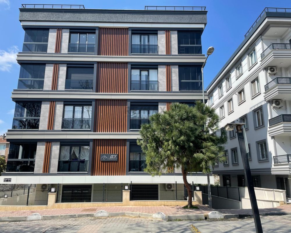 BAHÇELİEVLER MAH.'SİNDE SATILIK 2+1 OTOPARKLI LÜKS DAİRE
