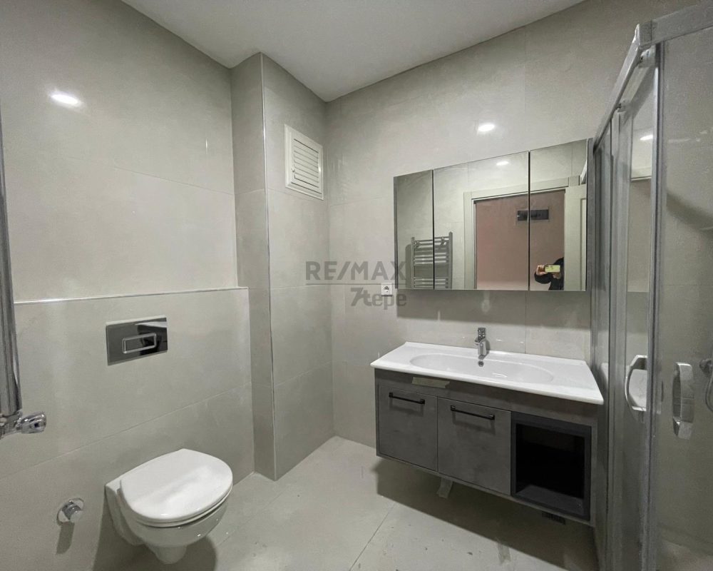 BAHÇELİEVLER MAH.'SİNDE SATILIK 2+1 OTOPARKLI LÜKS DAİRE