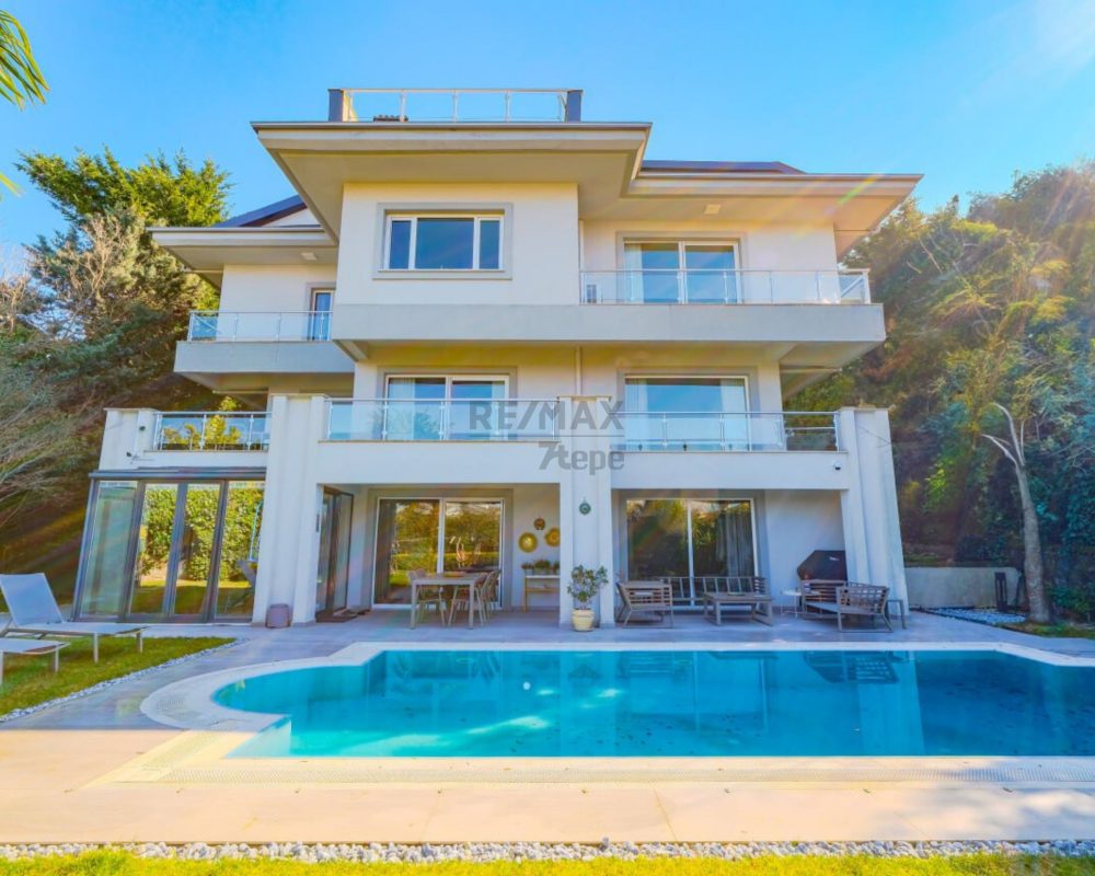REMAX 7TEPE'DEN ACARKENT'TE İSKANDINAV TARZI SATILIK BR VILLA