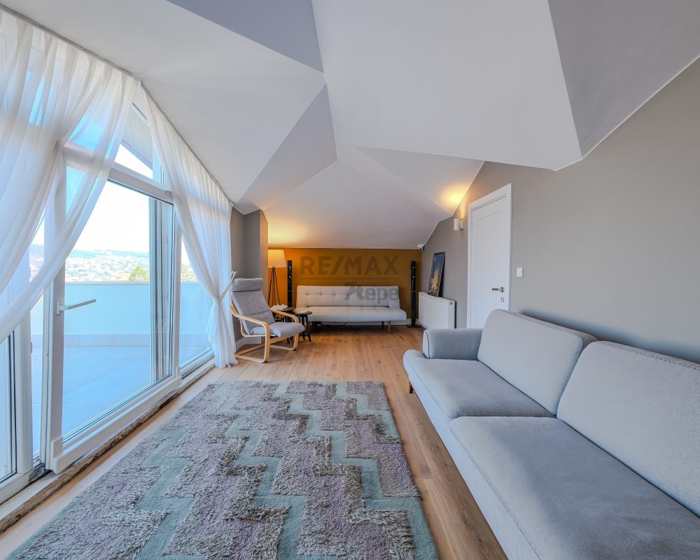 REMAX 7TEPE'DEN ACARKENT'TE İSKANDINAV TARZI SATILIK BR VILLA