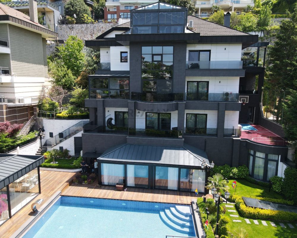 RE/MAX 7 Tepe Ayrıcalığıyla/ Acarkentte Kusursuz Modern Yaşam