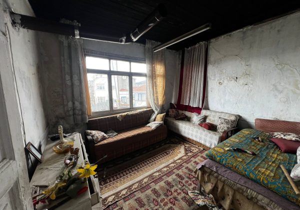 REMAX7TEPEDEN YALIKÖYDE SATILIK BOĞAZ MANZARALI MÜSTAKİL EV küçük görsel