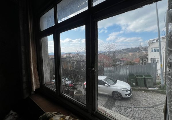 REMAX7TEPEDEN YALIKÖYDE SATILIK BOĞAZ MANZARALI MÜSTAKİL EV küçük görsel
