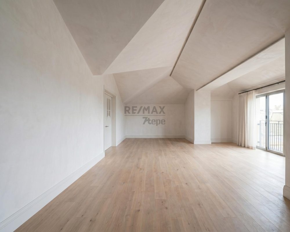 REMAX 7TEPE'DEN ACARKENT AÇIK CEPHELİ MAHREMİYETİ YÜKSEK VİLLA