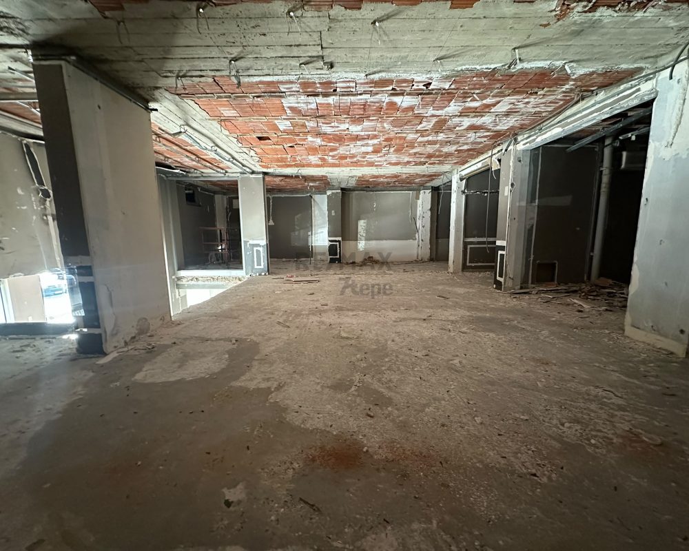 REMAX 7 TEPE'DEN ÖZEL KONUMDA TİCARİ  ALAN