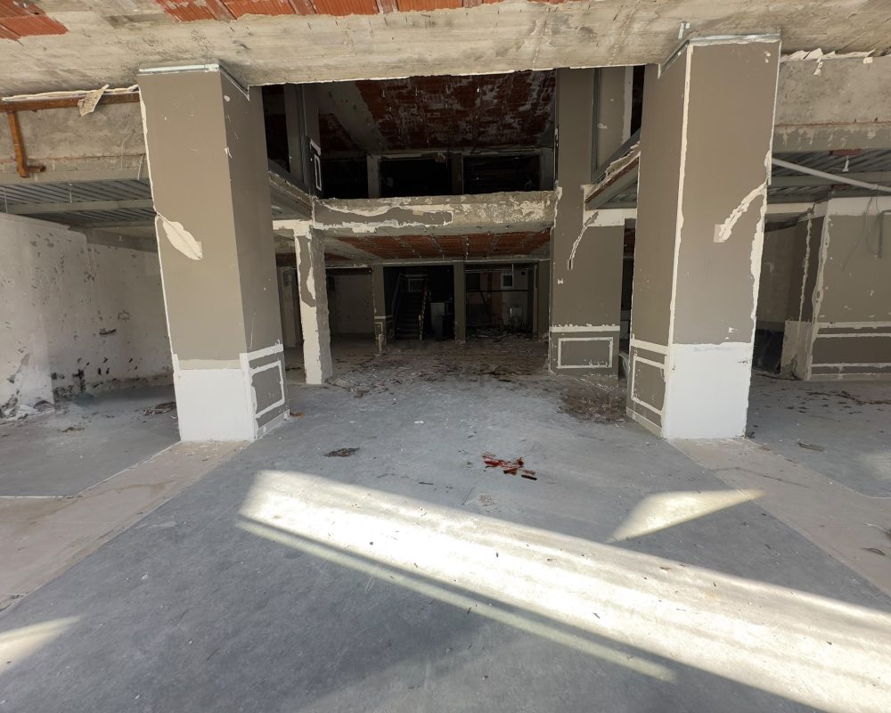 REMAX 7 TEPE'DEN ÖZEL KONUMDA TİCARİ  ALAN