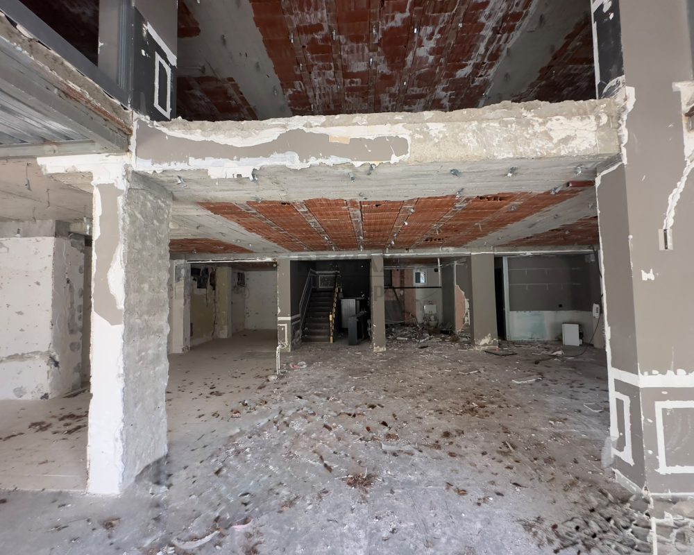 REMAX 7 TEPE'DEN ÖZEL KONUMDA TİCARİ  ALAN