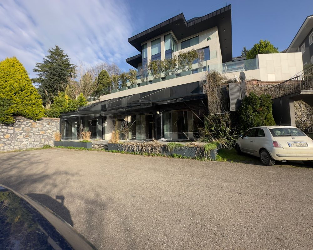 REMAX 7 TEPE'DEN ÖZEL KONUMDA TİCARİ  ALAN