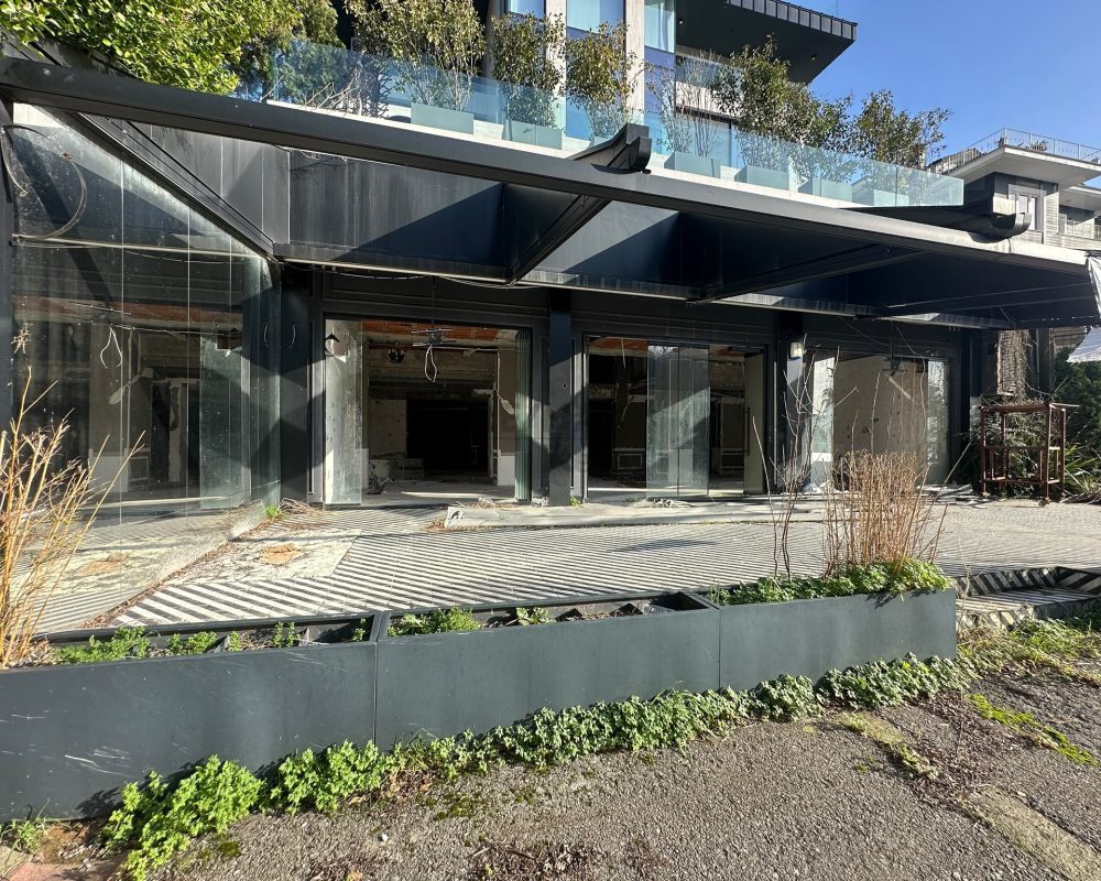 REMAX 7 TEPE'DEN ÖZEL KONUMDA TİCARİ  ALAN