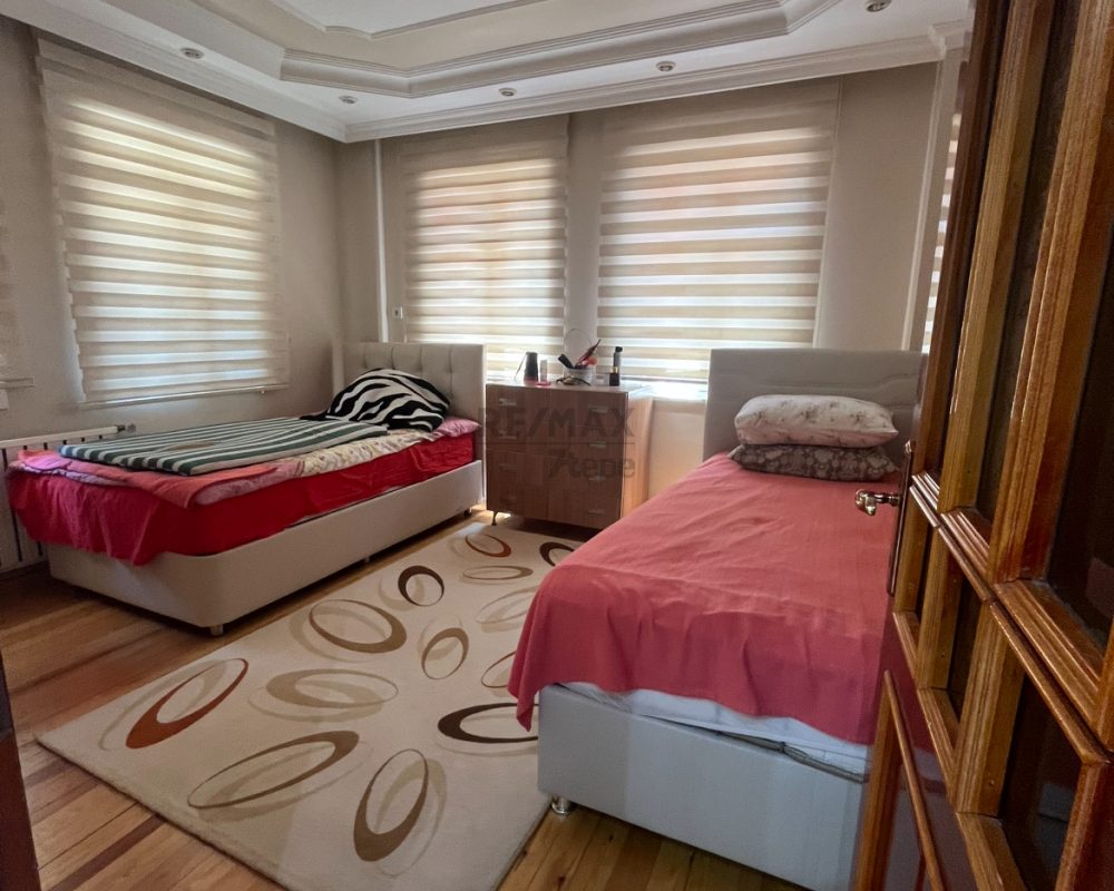 Remax7tepe den satılık 4 katlı villa 1.668 metre arsa