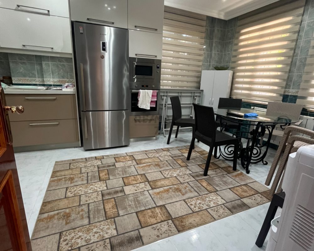 Remax7tepe den satılık 4 katlı villa 1.668 metre arsa