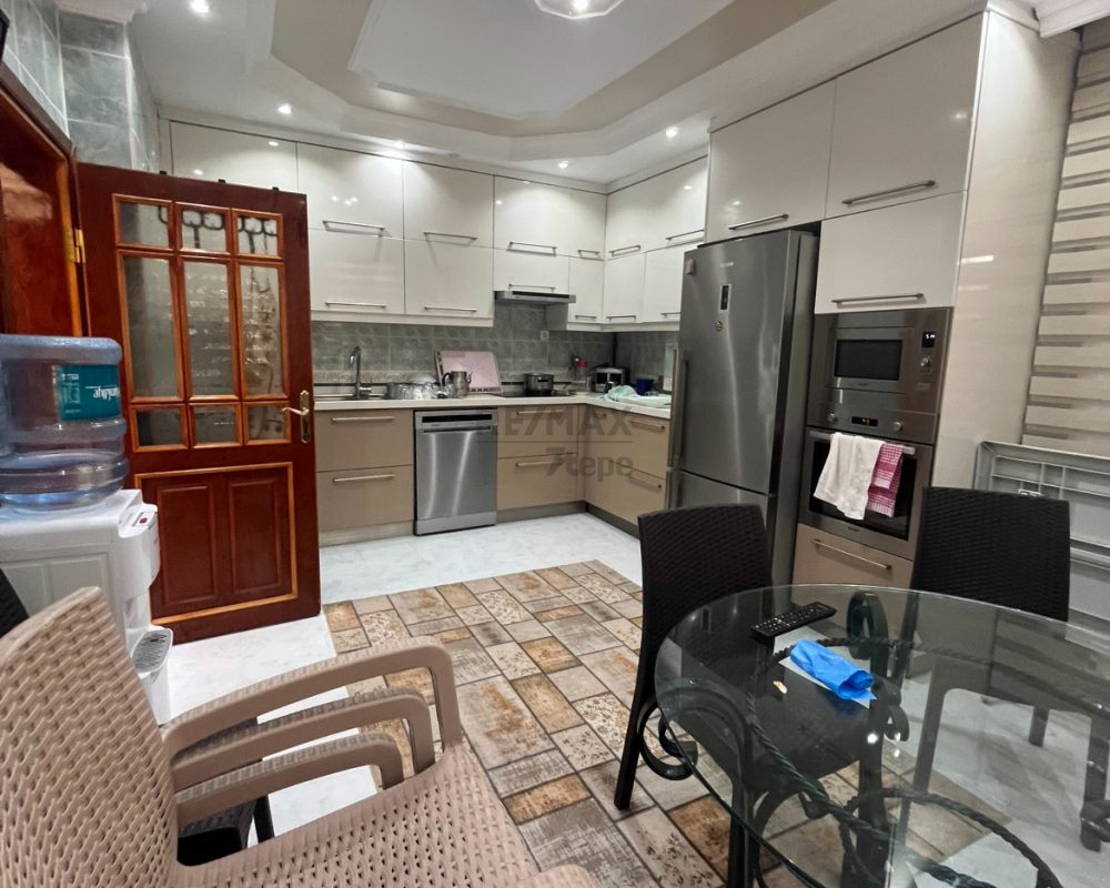 Remax7tepe den satılık 4 katlı villa 1.668 metre arsa