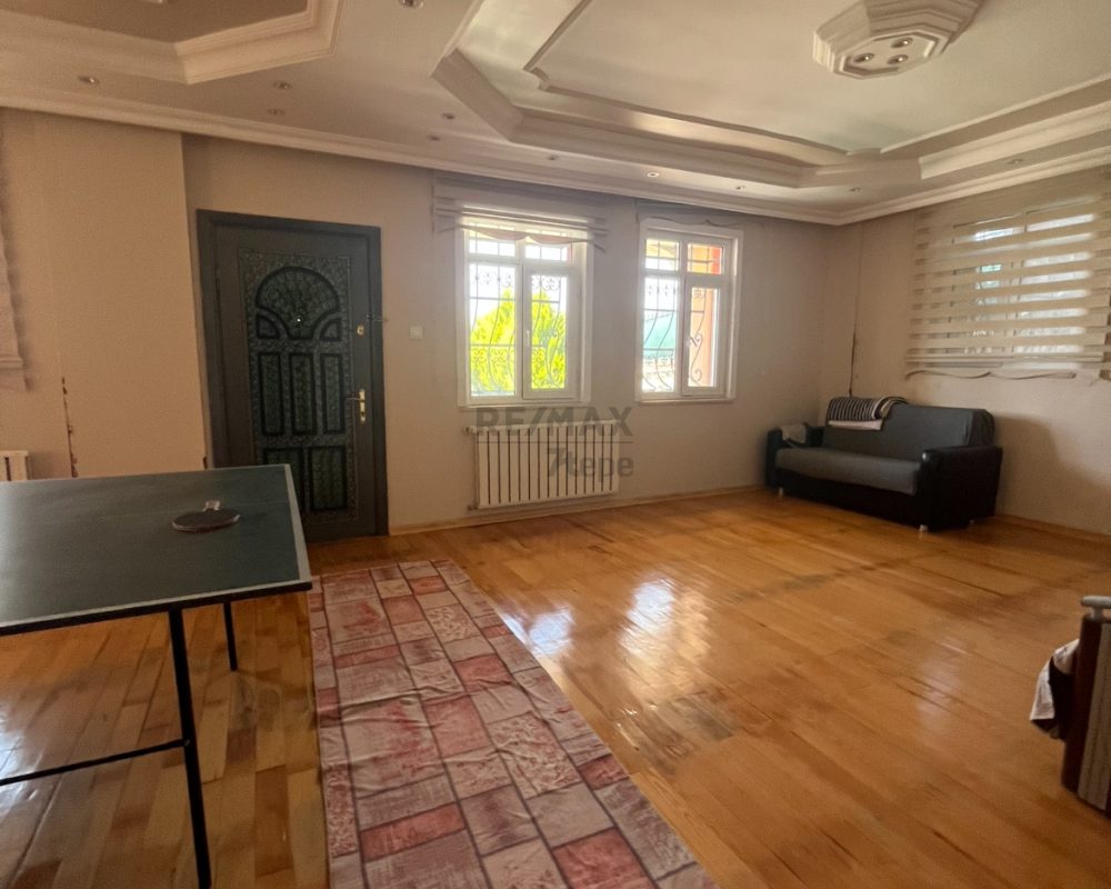Remax7tepe den satılık 4 katlı villa 1.668 metre arsa